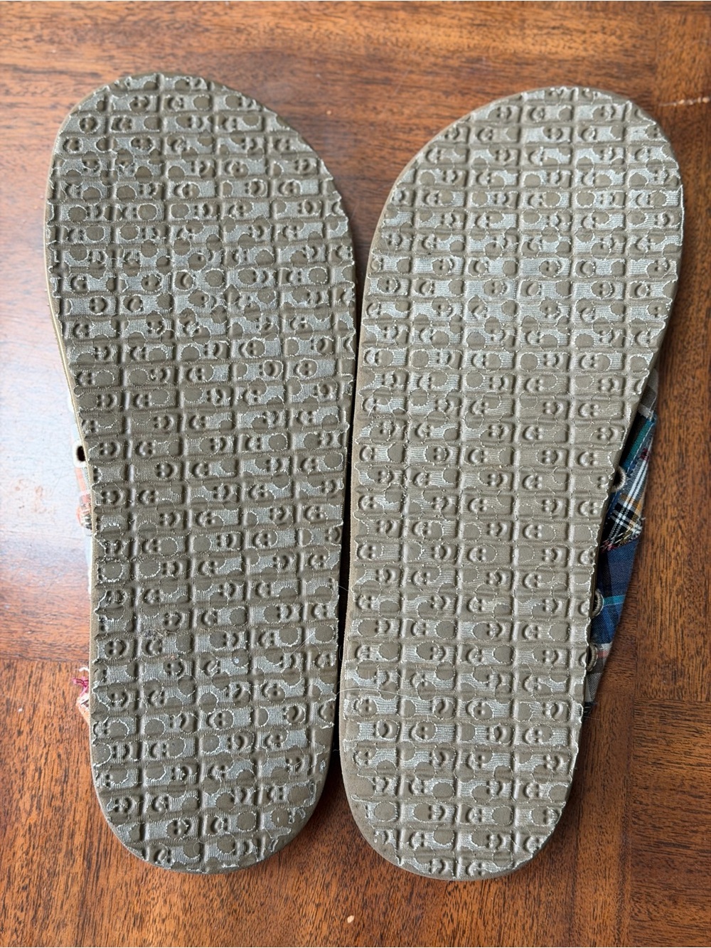 Sanuk Plaid Slip-On Canvas Shoes with “Black Dog” patches. - Picture 5 of 6